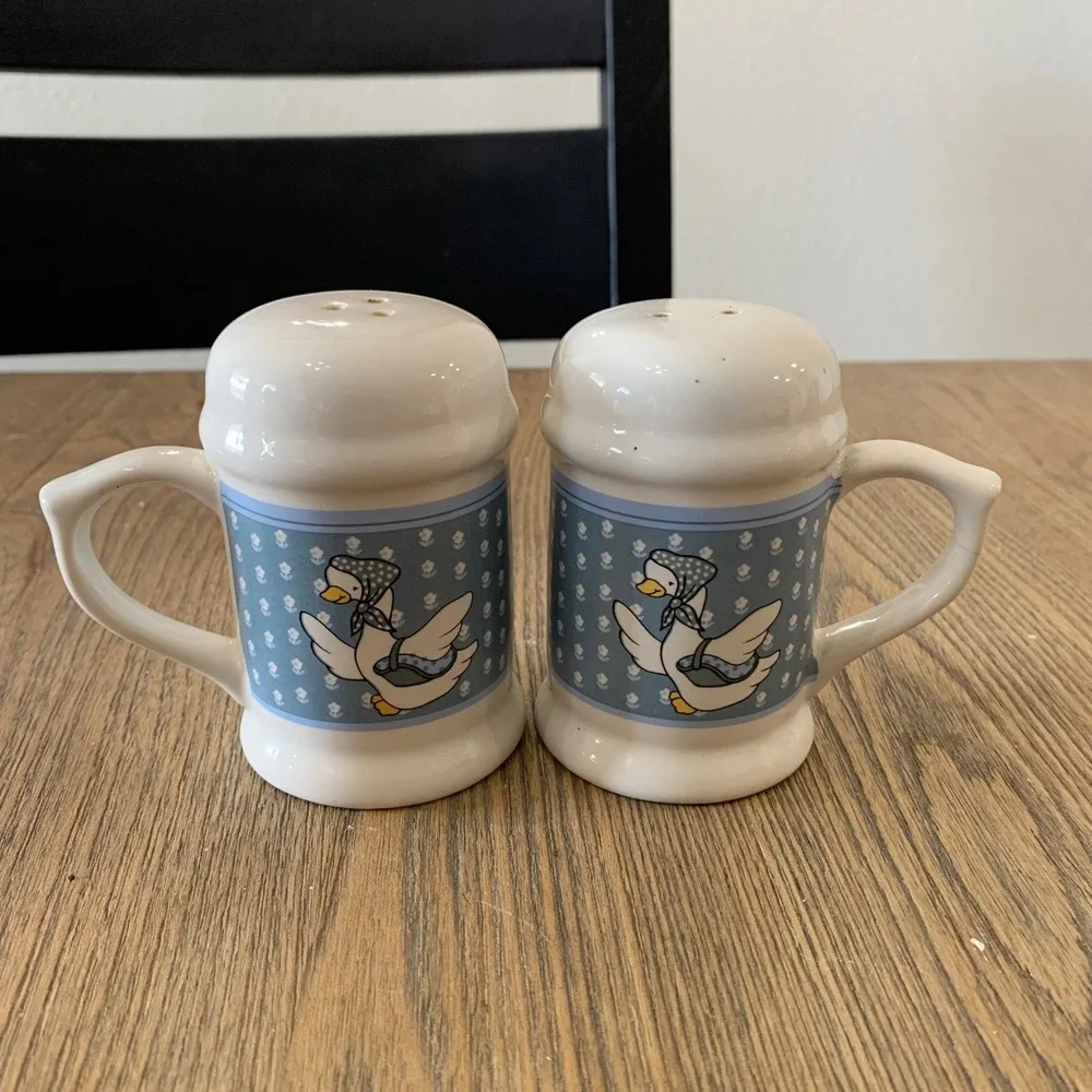 Vintage Country Goose Salt and Pepper Shakers Blue White Mug Style Ceramic Set